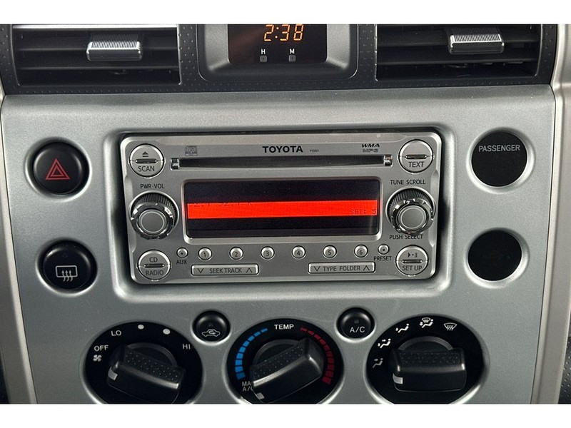 Toyota FJ Cruiser Vehicle Full-screen Gallery Image 20