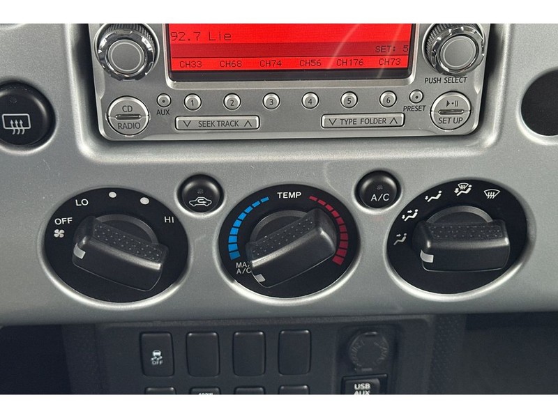 Toyota FJ Cruiser Vehicle Full-screen Gallery Image 22