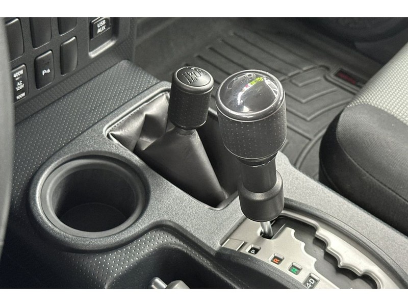 Toyota FJ Cruiser Vehicle Full-screen Gallery Image 23