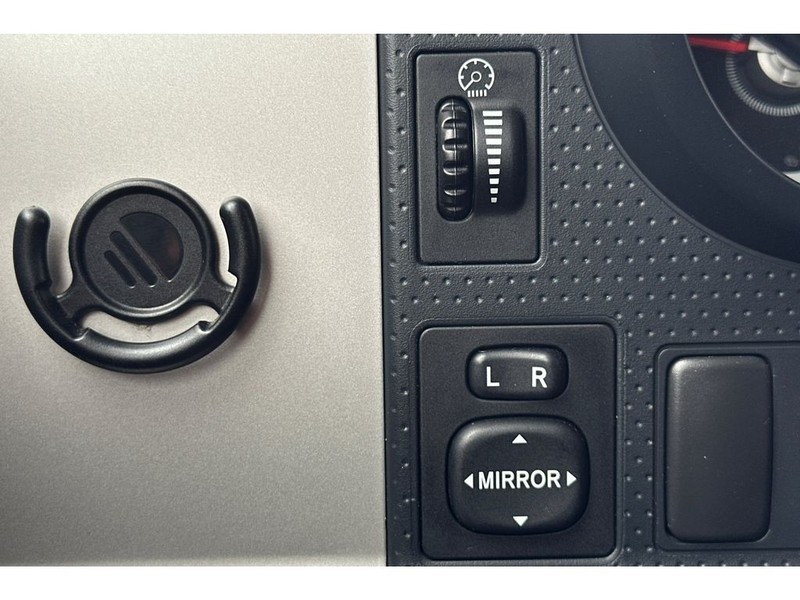 Toyota FJ Cruiser Vehicle Full-screen Gallery Image 29