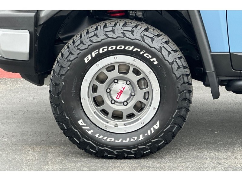 Toyota FJ Cruiser Vehicle Full-screen Gallery Image 30