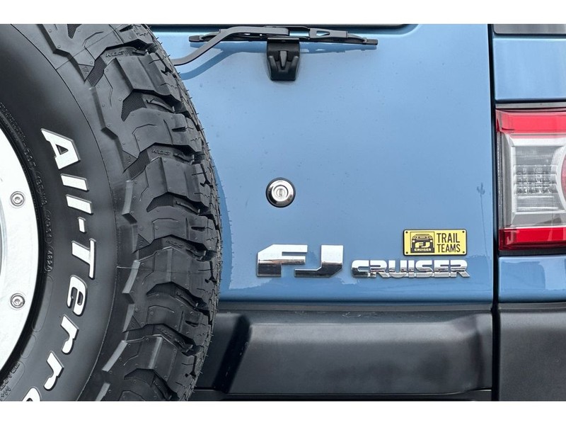 Toyota FJ Cruiser Vehicle Full-screen Gallery Image 31