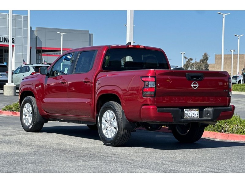 Nissan Frontier Vehicle Full-screen Gallery Image 06