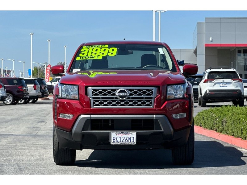 Nissan Frontier Vehicle Full-screen Gallery Image 09