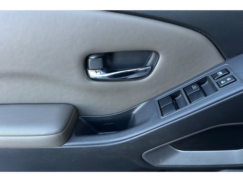 Nissan Frontier Vehicle Full-screen Gallery Image 11
