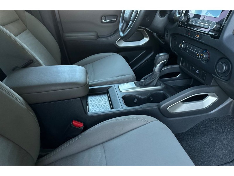 Nissan Frontier Vehicle Full-screen Gallery Image 16