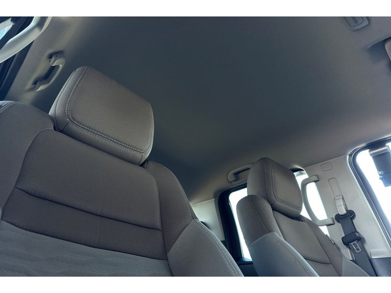 Nissan Frontier Vehicle Full-screen Gallery Image 17