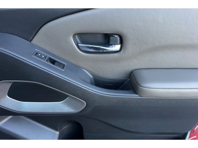 Nissan Frontier Vehicle Full-screen Gallery Image 18
