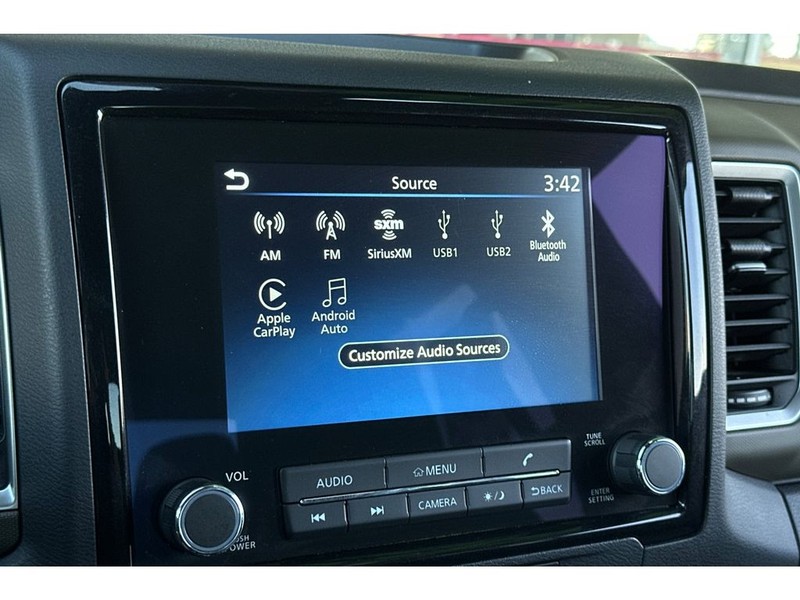 Nissan Frontier Vehicle Full-screen Gallery Image 19