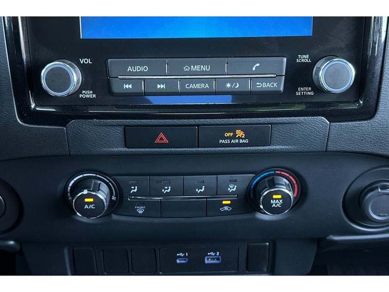 Nissan Frontier Vehicle Full-screen Gallery Image 21