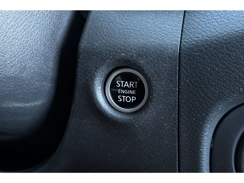 Nissan Frontier Vehicle Full-screen Gallery Image 23