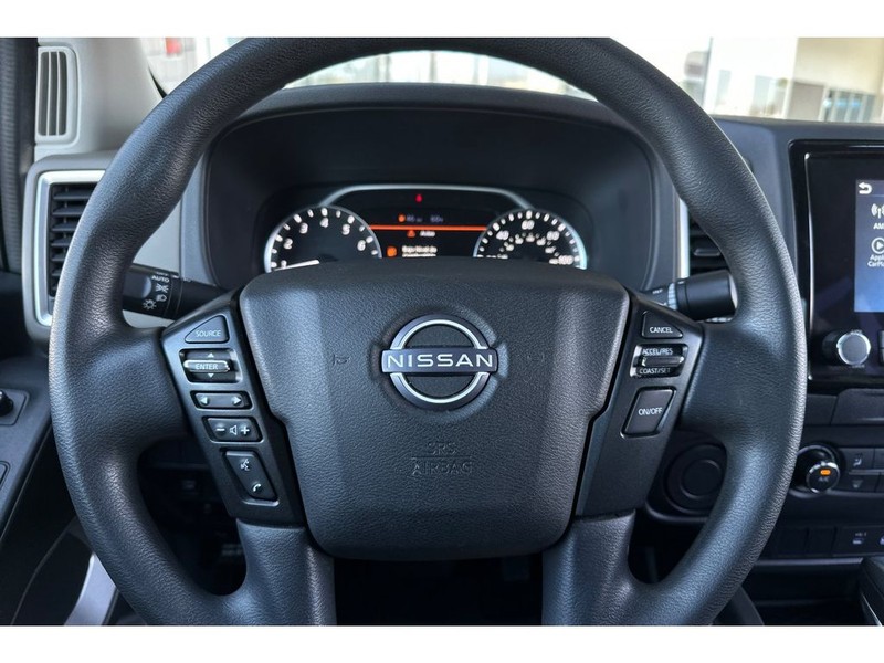 Nissan Frontier Vehicle Full-screen Gallery Image 24