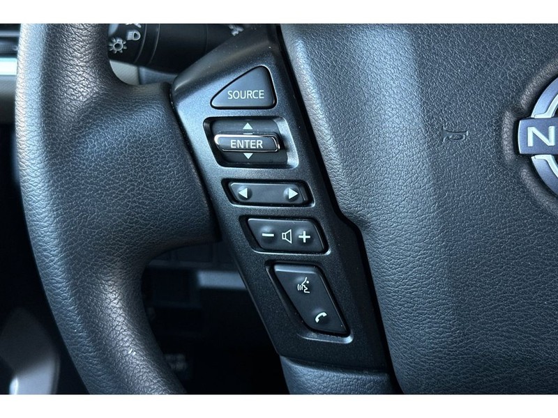 Nissan Frontier Vehicle Full-screen Gallery Image 25