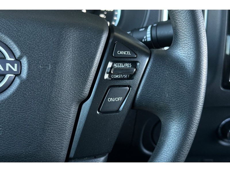 Nissan Frontier Vehicle Full-screen Gallery Image 26