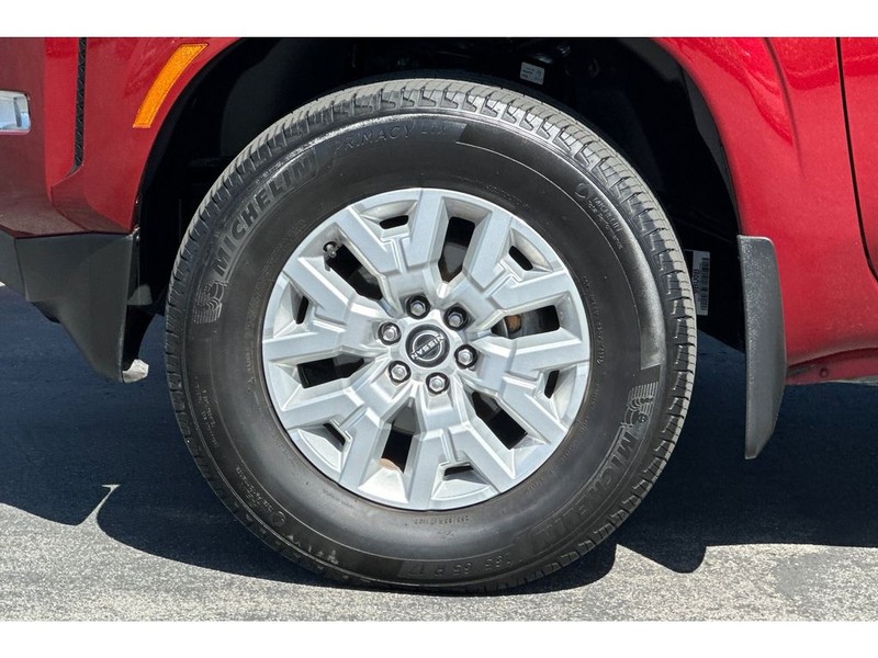 Nissan Frontier Vehicle Full-screen Gallery Image 30