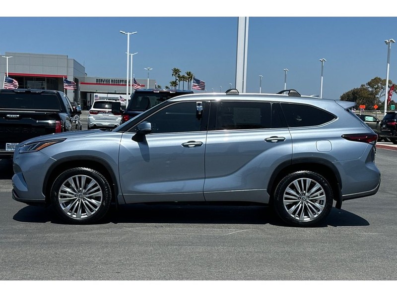 Toyota Highlander Vehicle Full-screen Gallery Image 07