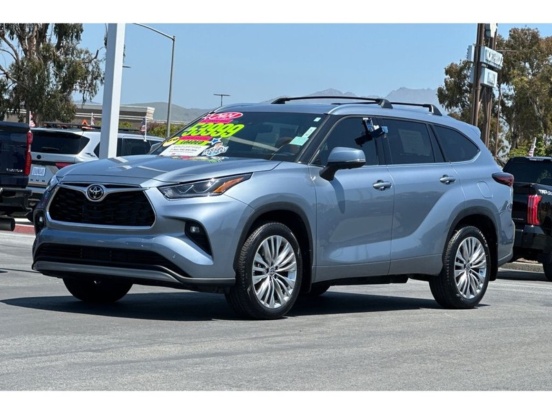 Toyota Highlander Vehicle Full-screen Gallery Image 08