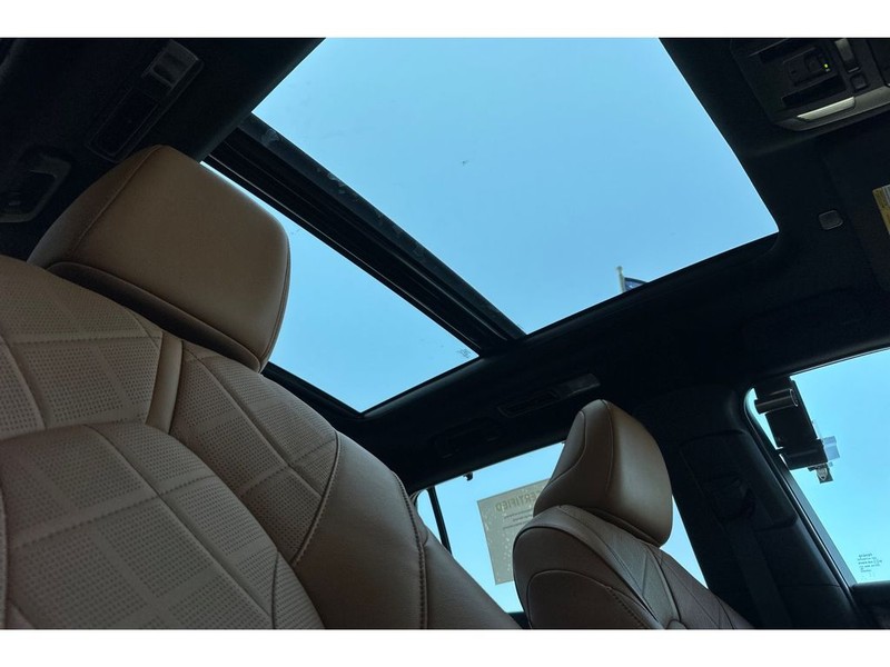 Toyota Highlander Vehicle Full-screen Gallery Image 20