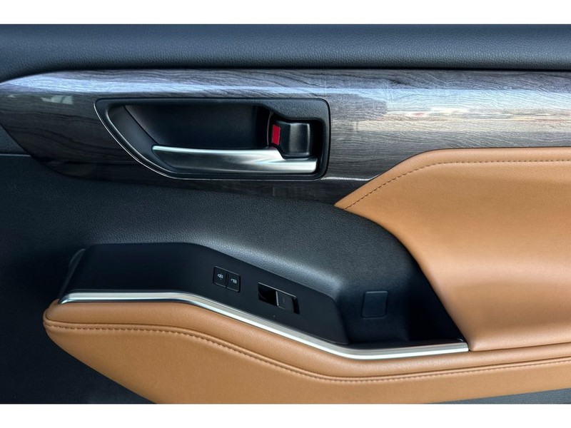 Toyota Highlander Vehicle Full-screen Gallery Image 21