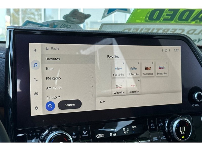 Toyota Highlander Vehicle Full-screen Gallery Image 23