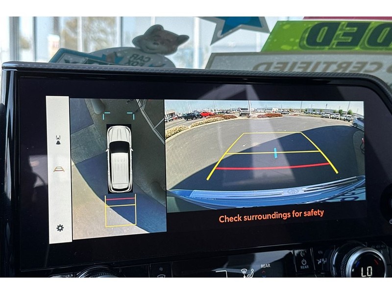 Toyota Highlander Vehicle Full-screen Gallery Image 24