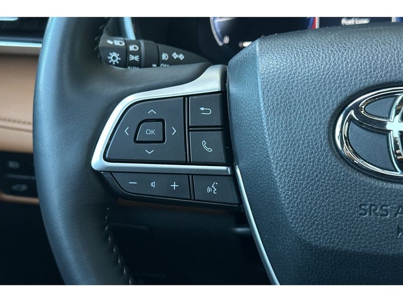 Toyota Highlander Vehicle Full-screen Gallery Image 29
