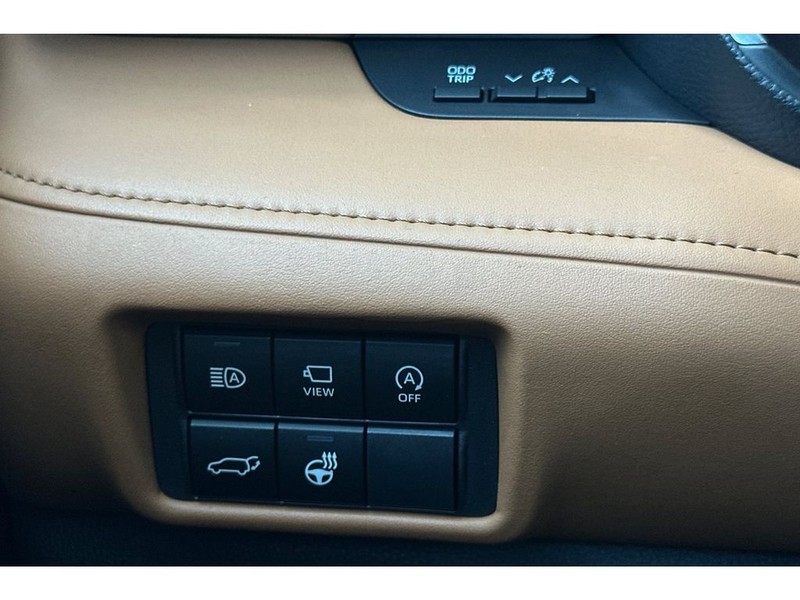 Toyota Highlander Vehicle Full-screen Gallery Image 33