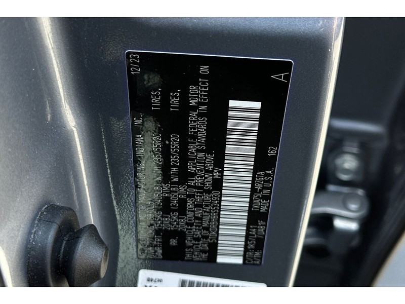 Toyota Highlander Vehicle Full-screen Gallery Image 36