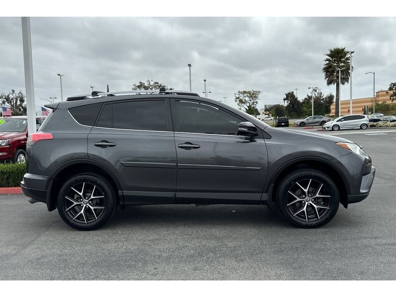 Toyota RAV4 Vehicle Full-screen Gallery Image 03