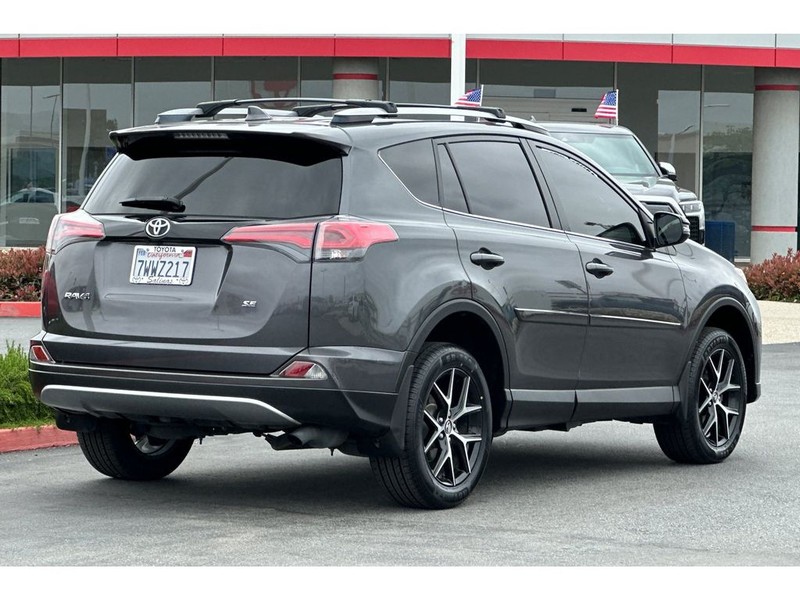 Toyota RAV4 Vehicle Full-screen Gallery Image 04