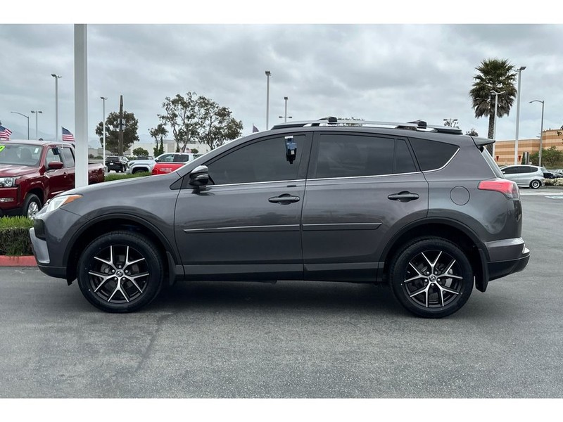 Toyota RAV4 Vehicle Full-screen Gallery Image 07