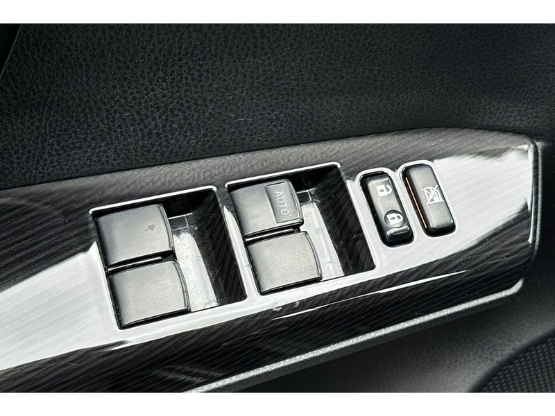 Toyota RAV4 Vehicle Full-screen Gallery Image 12