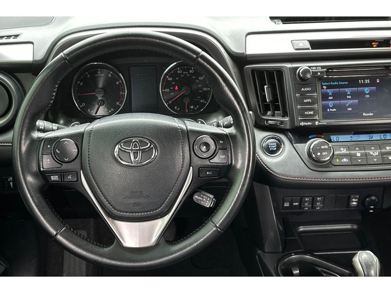 Toyota RAV4 Vehicle Full-screen Gallery Image 15