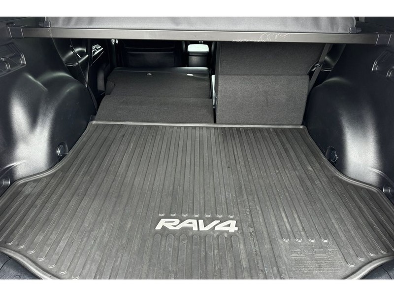 Toyota RAV4 Vehicle Full-screen Gallery Image 16