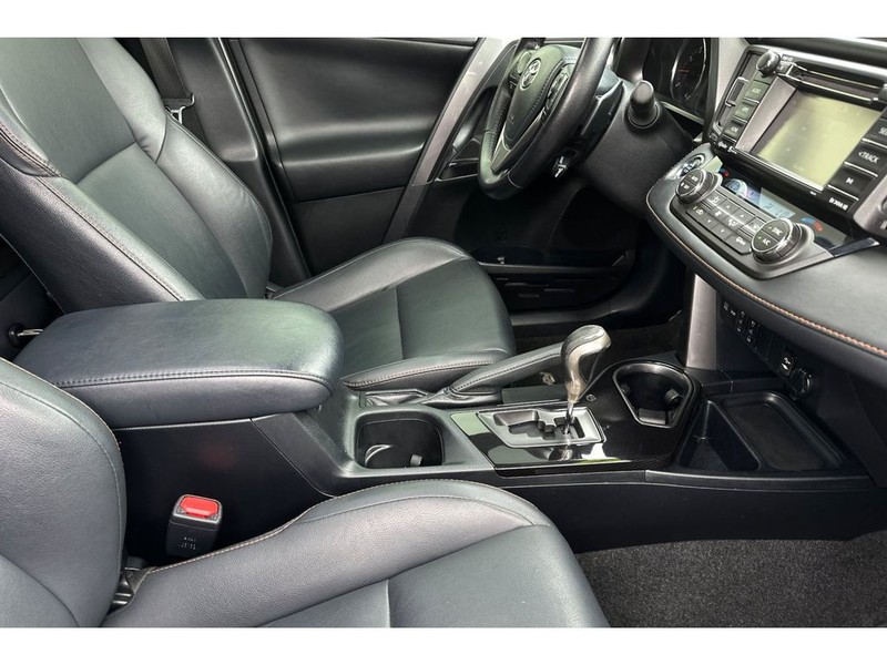 Toyota RAV4 Vehicle Full-screen Gallery Image 17