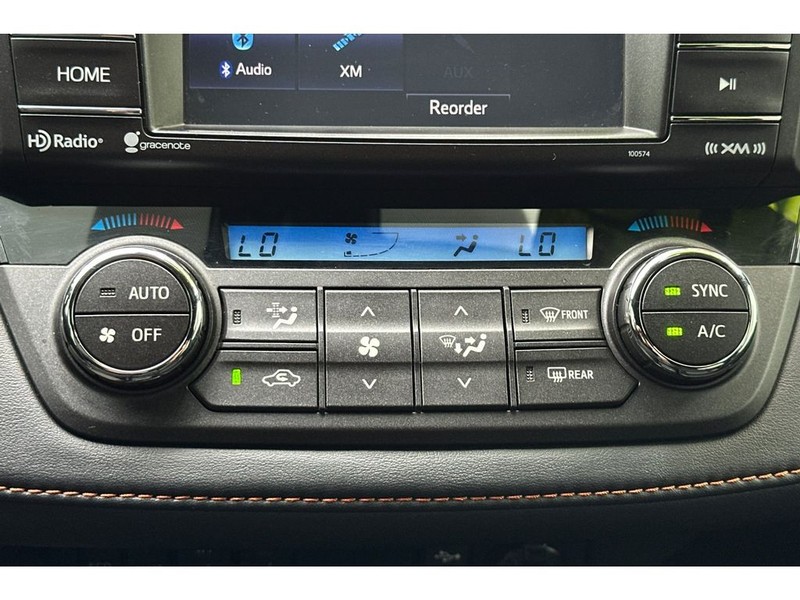 Toyota RAV4 Vehicle Full-screen Gallery Image 22
