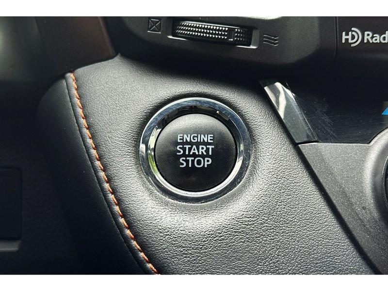 Toyota RAV4 Vehicle Full-screen Gallery Image 24