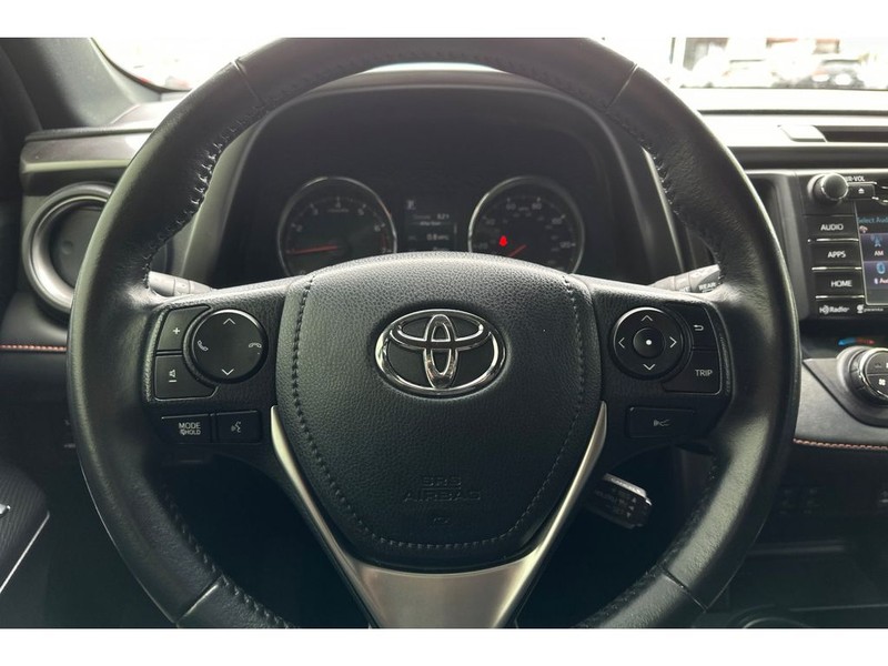 Toyota RAV4 Vehicle Full-screen Gallery Image 25