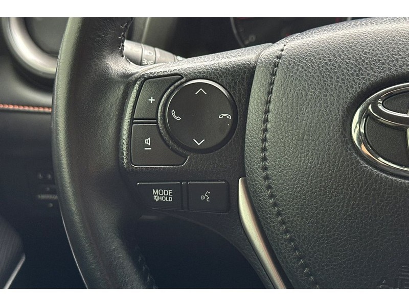 Toyota RAV4 Vehicle Full-screen Gallery Image 26
