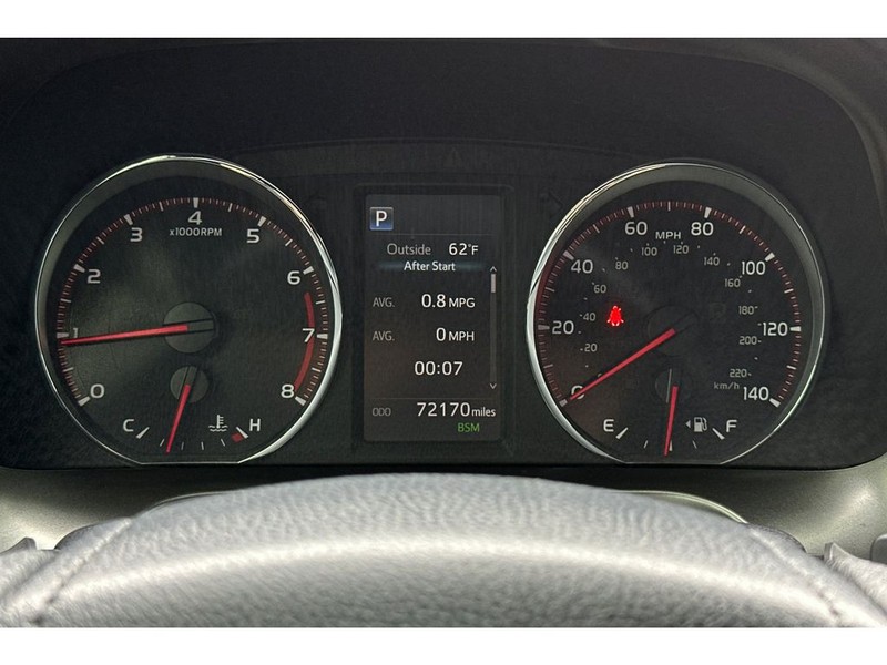 Toyota RAV4 Vehicle Full-screen Gallery Image 28