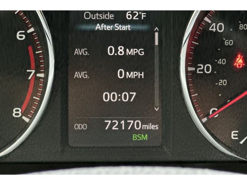 Toyota RAV4 Vehicle Full-screen Gallery Image 29