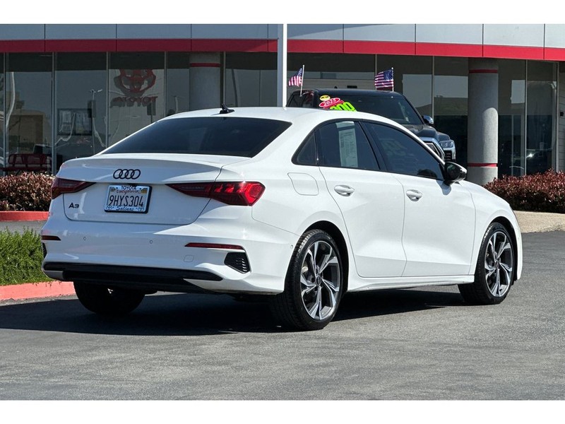 Audi A3 Vehicle Full-screen Gallery Image 04