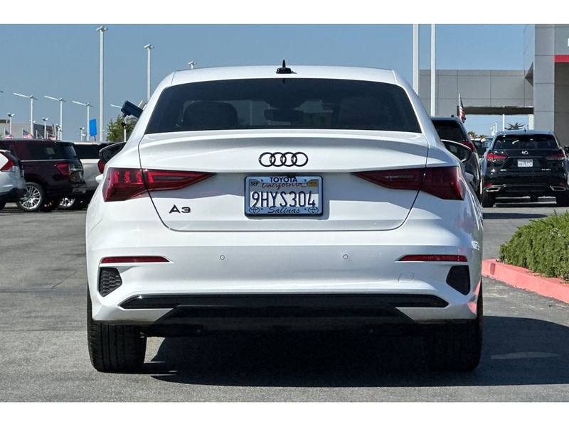 Audi A3 Vehicle Full-screen Gallery Image 05