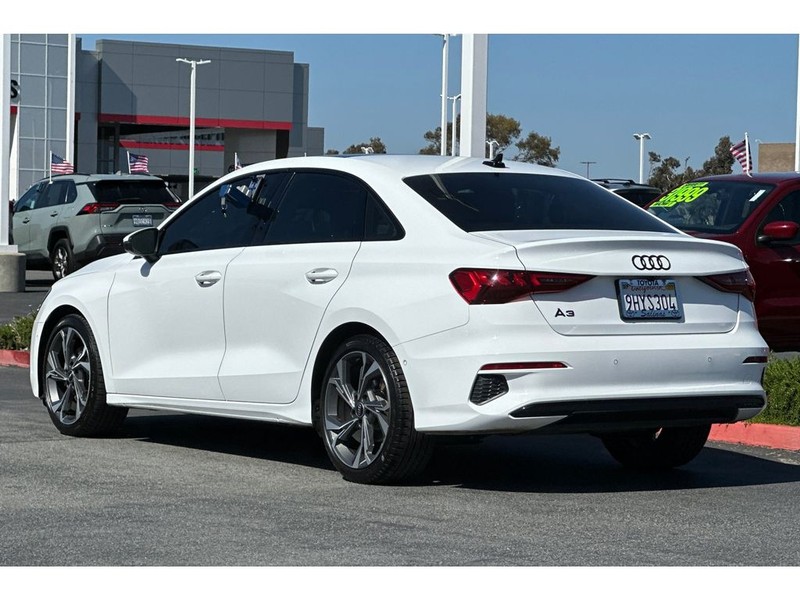 Audi A3 Vehicle Full-screen Gallery Image 06