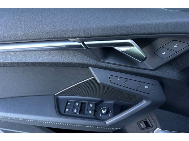 Audi A3 Vehicle Full-screen Gallery Image 11
