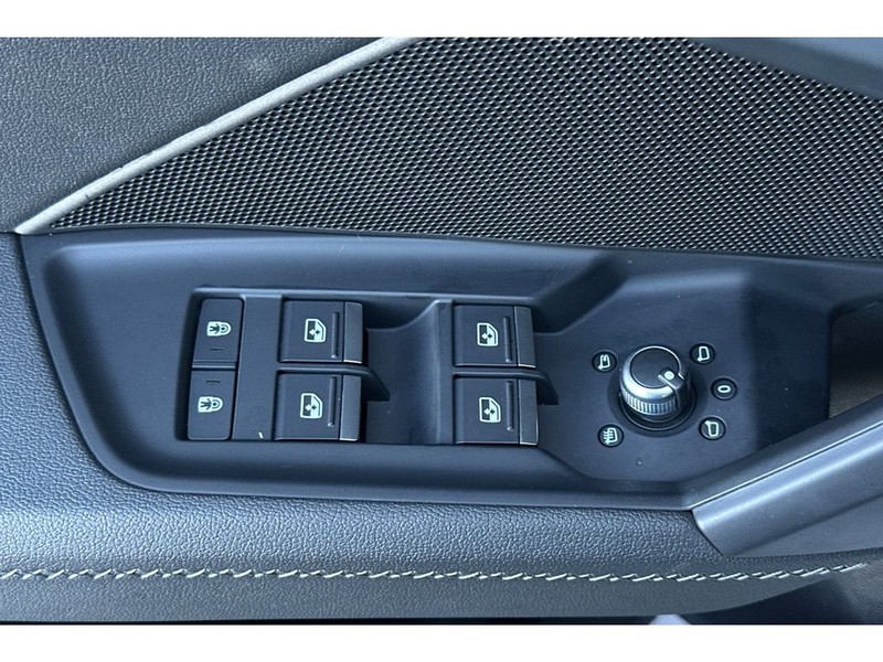 Audi A3 Vehicle Full-screen Gallery Image 12