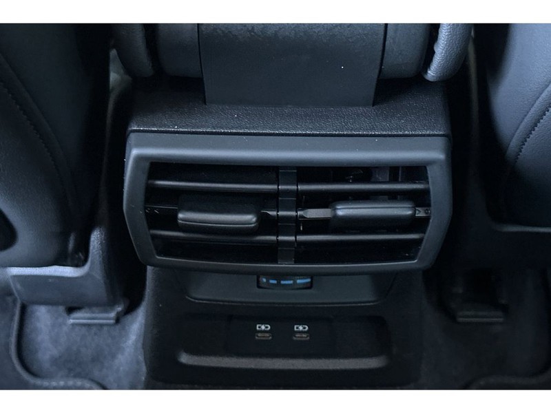 Audi A3 Vehicle Full-screen Gallery Image 14