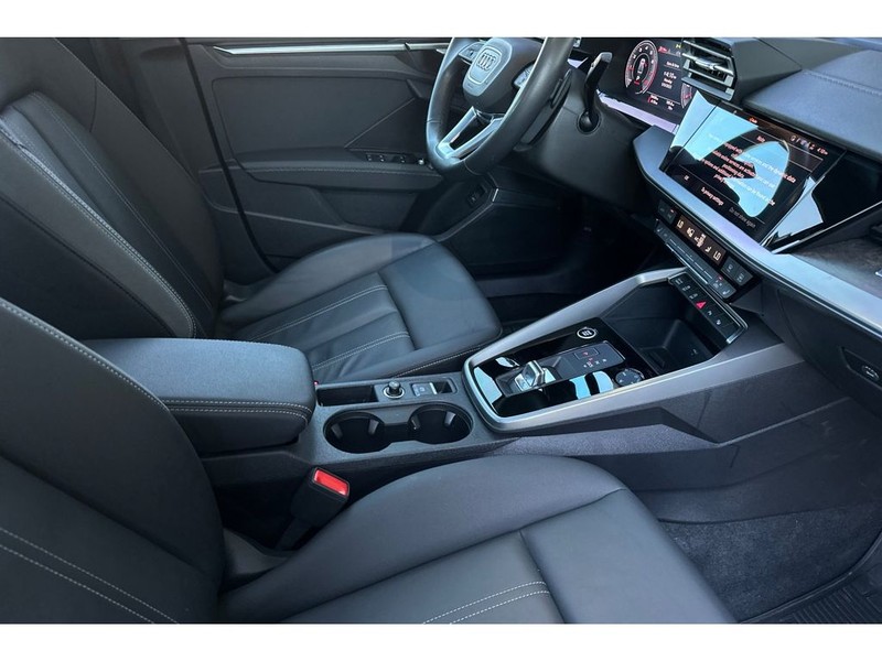 Audi A3 Vehicle Full-screen Gallery Image 17