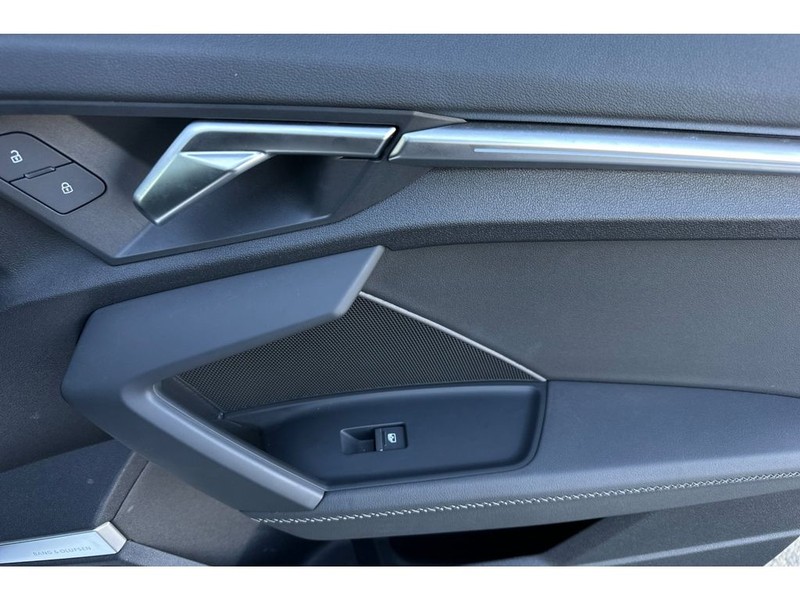 Audi A3 Vehicle Full-screen Gallery Image 19