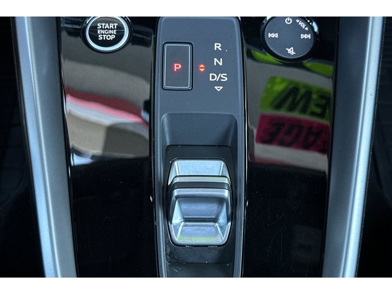 Audi A3 Vehicle Full-screen Gallery Image 25